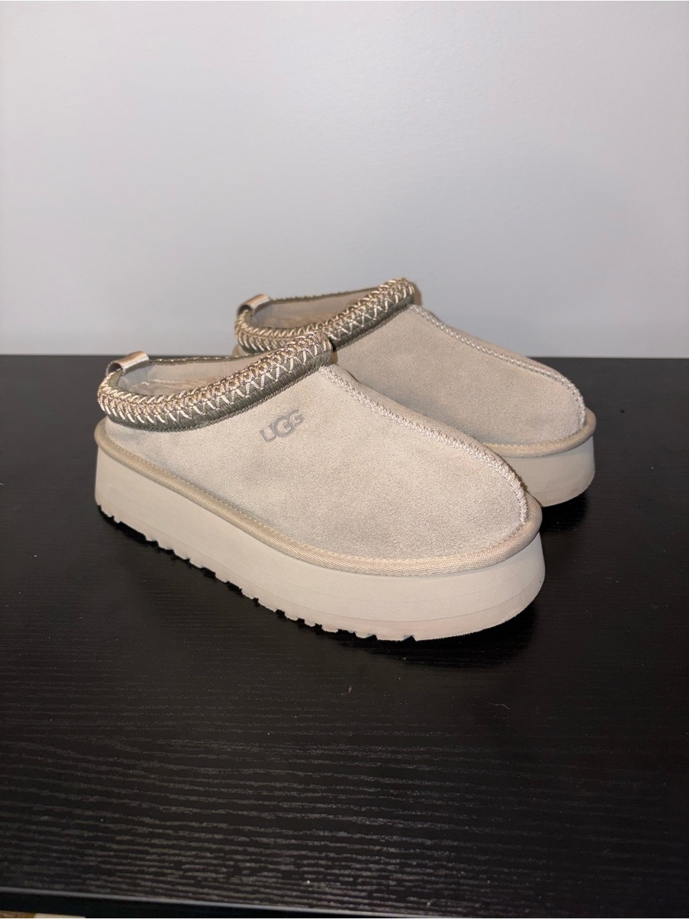 UGG Tasman Platform Slipper Sand Suede Sheepskin Womens Size 7 EU 38